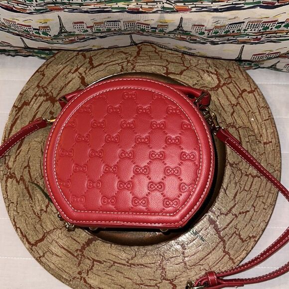 Beautiful Red Bow tie Faux Leather Small Canteen Shape Crossbody Bag - Picture 3 of 10
